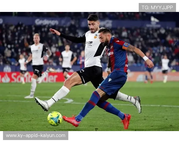 西甲职业足球联赛:深入了解西甲联赛的职业化发展与现代化管理 西甲职业足球联赛:深入了解西甲联赛的职业化发展与现代化管理